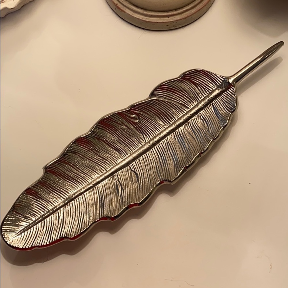 Silver toned feather jewelry holder